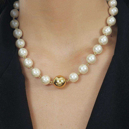 Colar dourado Perle et Sphère Simplicité em detalhe