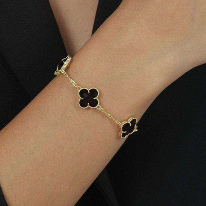 Pulseira dourada Bracelet Trèfles Onyx Simplicité em detalhe