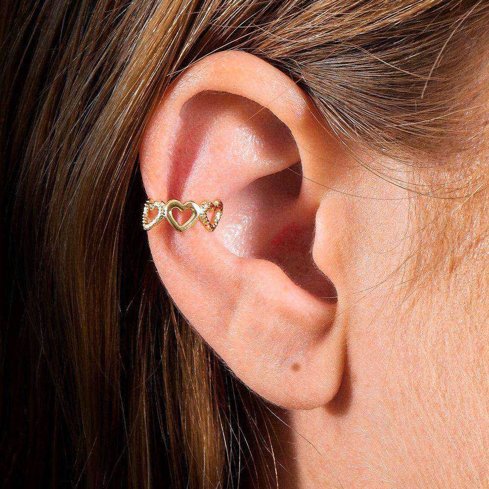 Piercing dourado Micro Cœurs Simplicité em detalhe