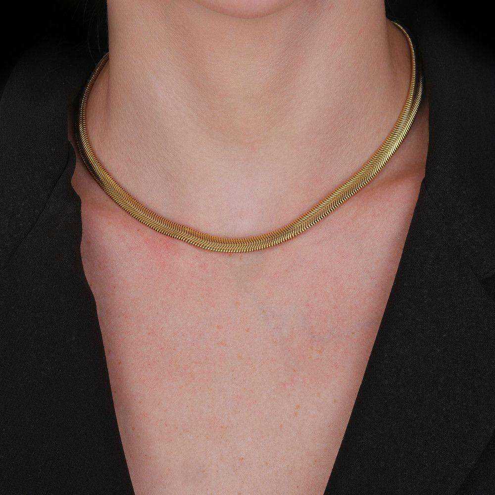 Detalhe elos articulados Chaîne Serpentine banho de ouro Simplicité