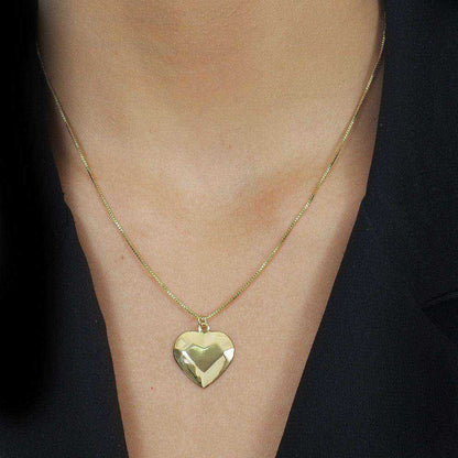 Colar dourado Cœur Linéaire Simplicité em detalhe