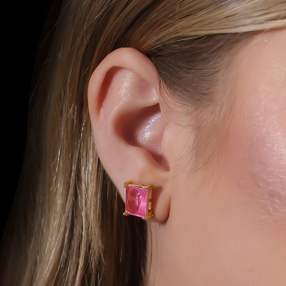 Brinco dourado Rectangle Rose Simplicité em detalhe