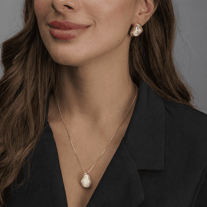 Conjunto dourado Ensemble Nacre Élégance Simplicité em detalhe