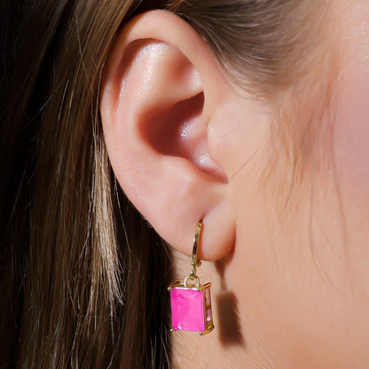 Brinco dourado Anneau Rose Simplicité em detalhe