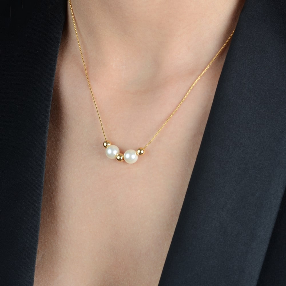 Colar dourado Perles et Or Simplicité em detalhe