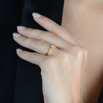 Anel dourado Bague Solitaire Éclat Simplicité em detalhe