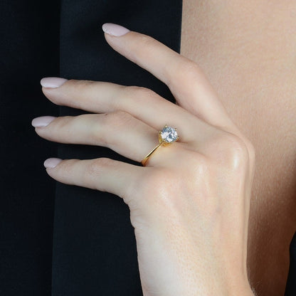 Anel dourado Bague Solitaire Zircon Simplicité em detalhe