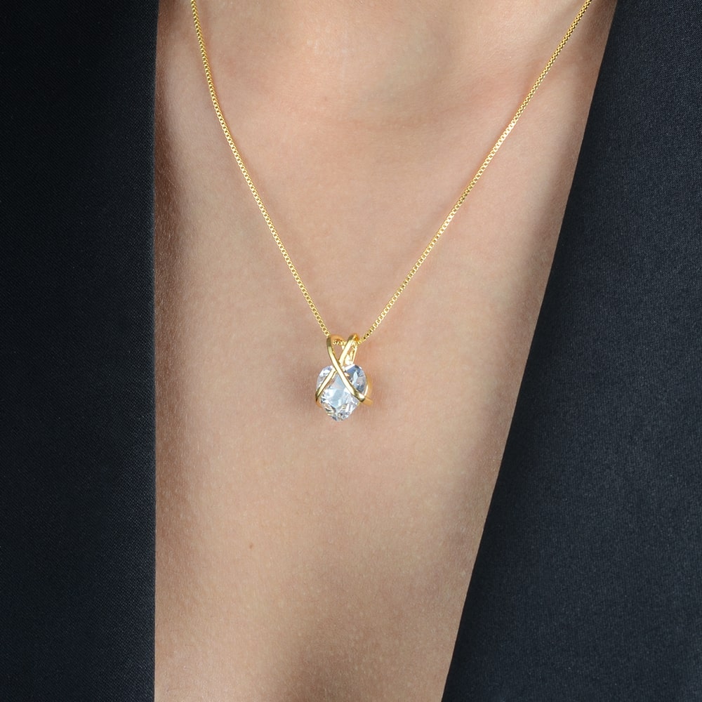 Colar dourado Cœur Précieux Simplicité em detalhe