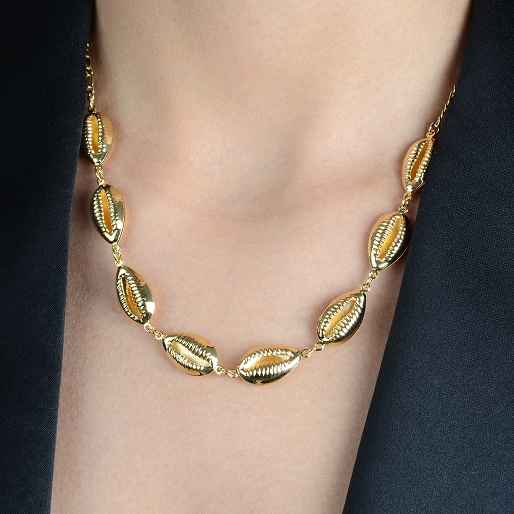 Colar dourado Collier Marin Simplicité em detalhe