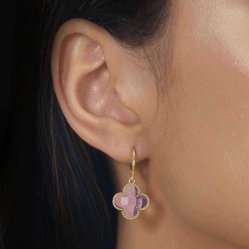 Brinco dourado Trèfle Rose Simplicité em detalhe