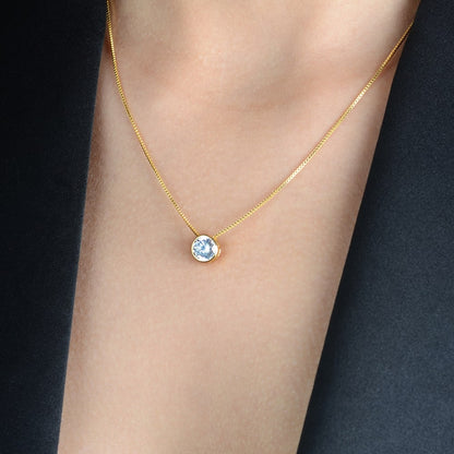 Colar dourado Étoile de Cristal Simplicité em detalhe