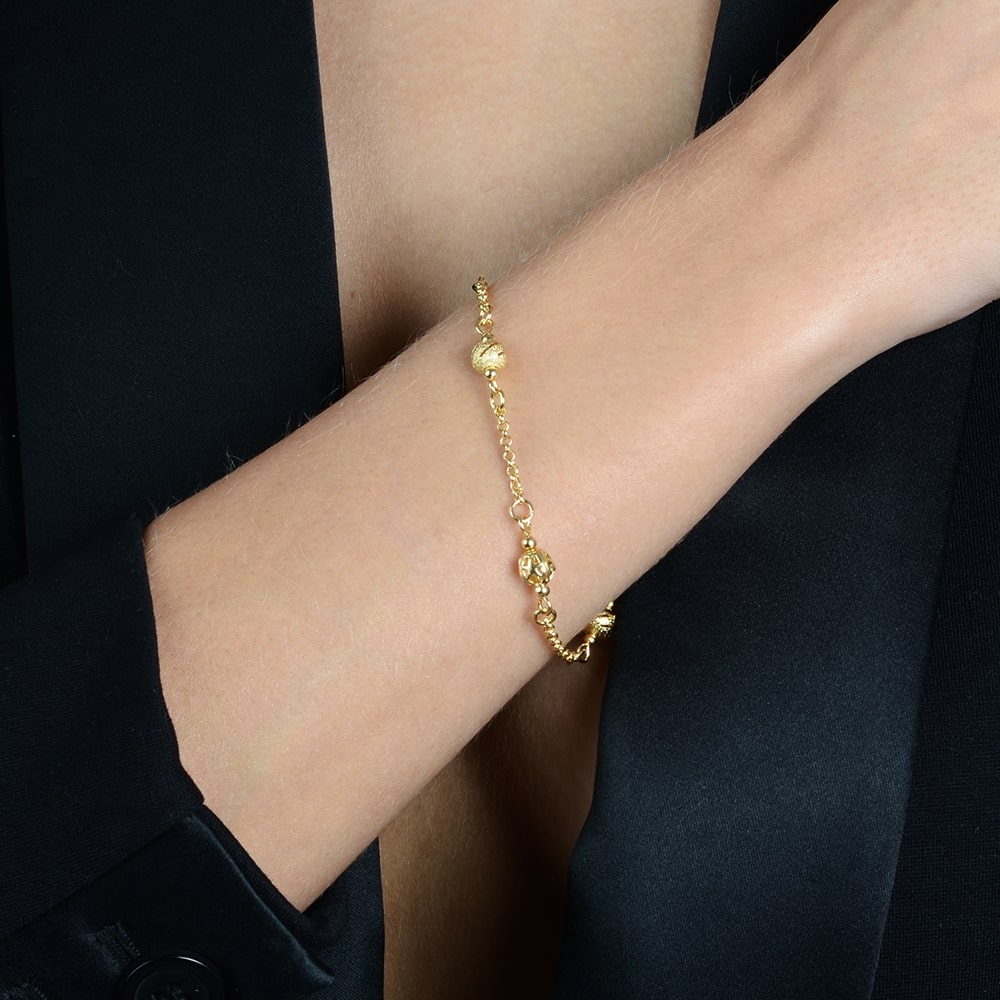 Pulseira dourada Maille Dorée Simplicité em detalhe