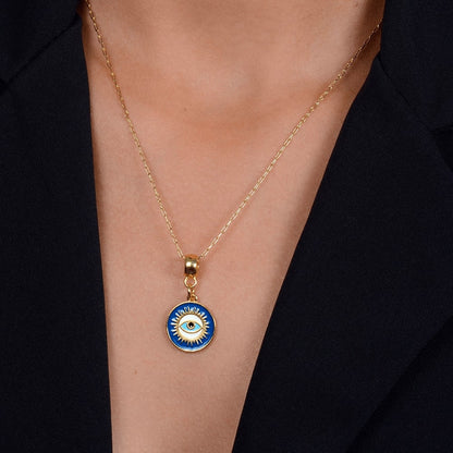 Colar dourado Médaille de l'Œil Simplicité em detalhe