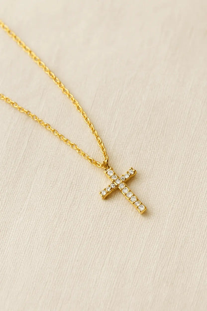 Colar dourado pingente cruz cravejada zircônia Prata 925 Simplicité