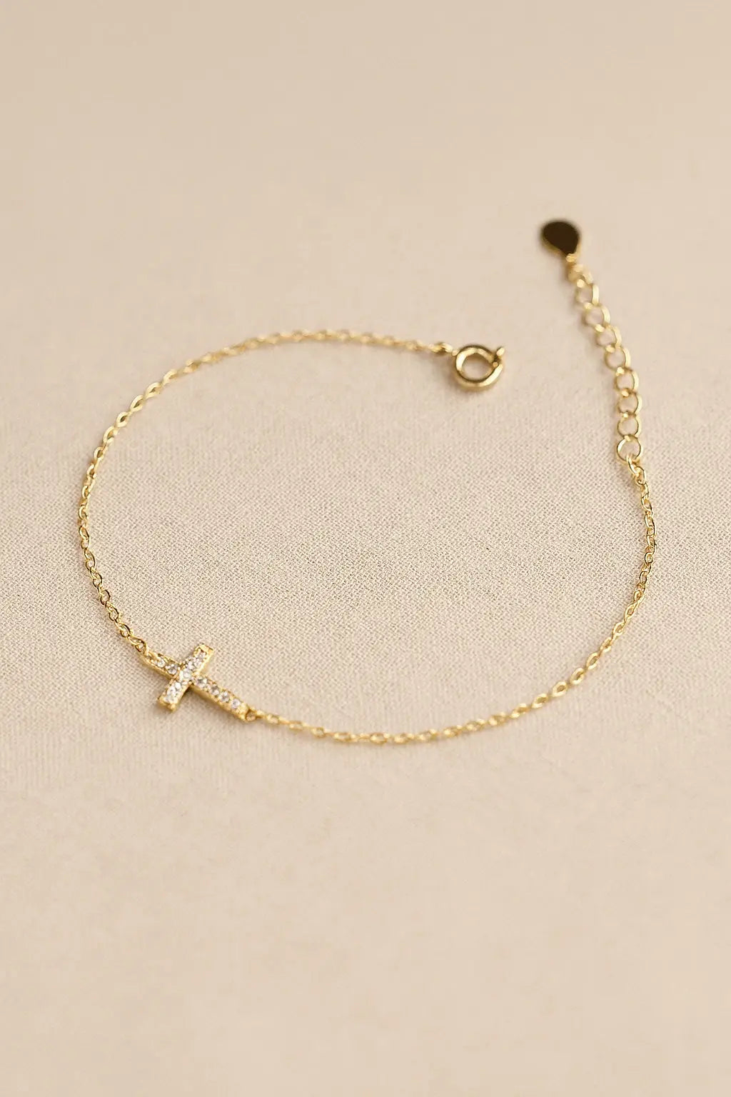Pulseira dourada pingente cruz cravejada zircônia Prata 925 Simplicité