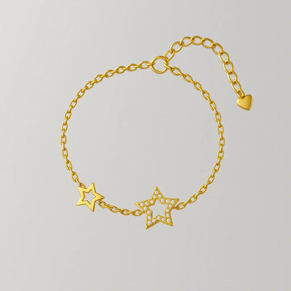 Pulseira de estrela dourada vista frontal design minimalista vazado