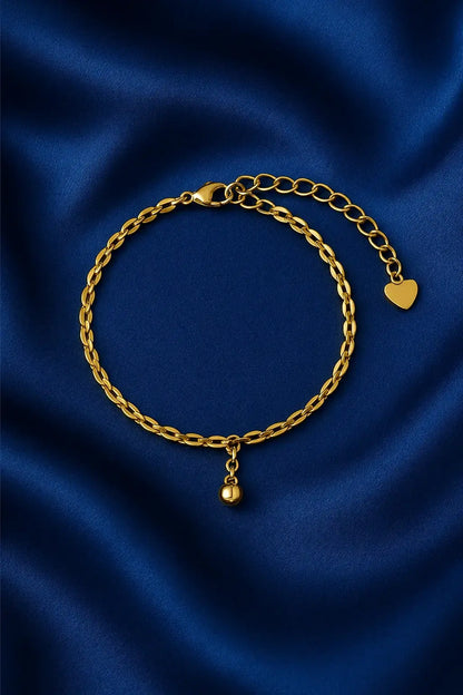 Joia feminina pulseira esferas harmonia delicada sobre fundo veludo azul royal Simplicité
